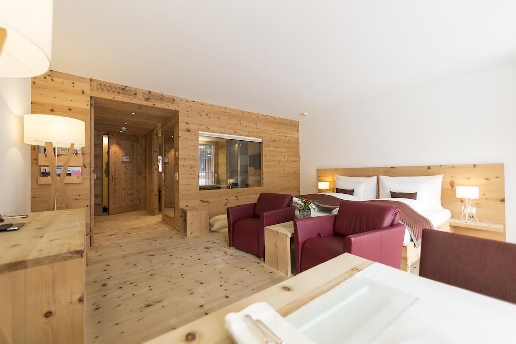 Relais & Chateaux In Lain Hotel Cadonau Brail Esterno foto